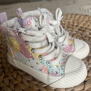 Toddler boots, size 6